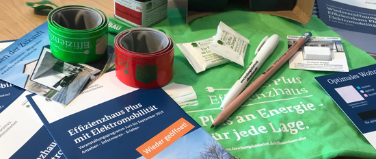 Werbematerial für das Effizienzhaus Plus mit Elektromobilität